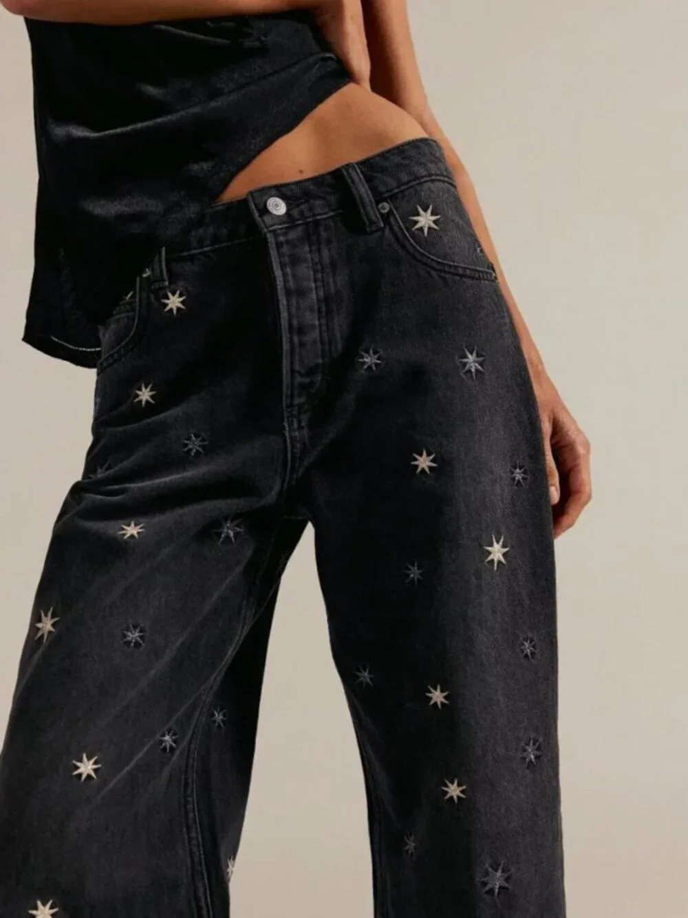 FREE PEOPLE NWT Deep Trance Shine Embroidered Boyfriend Jean / Starry Combo